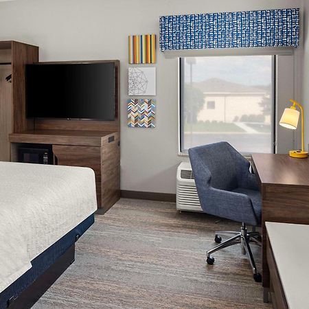 Hampton Inn Fairmont Exteriér fotografie