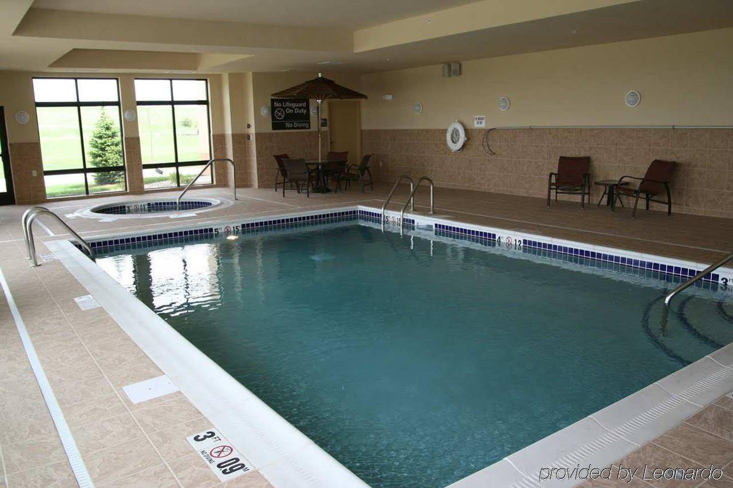 Hampton Inn Fairmont Exteriér fotografie