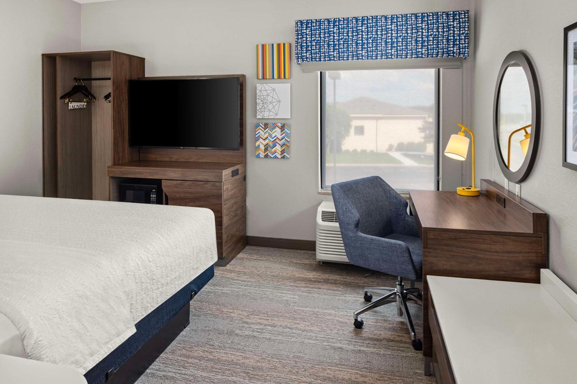 Hampton Inn Fairmont Exteriér fotografie