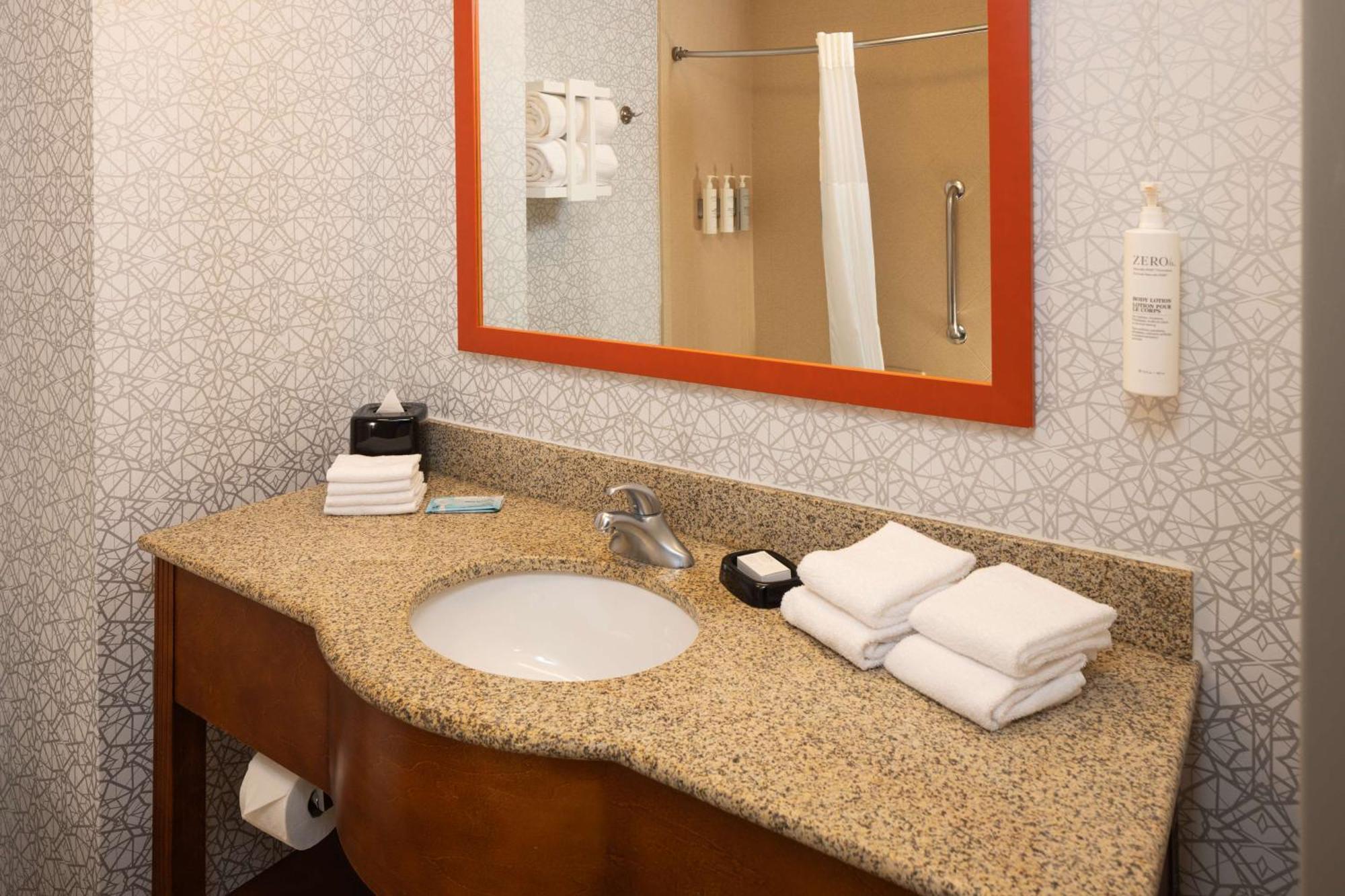 Hampton Inn Fairmont Exteriér fotografie