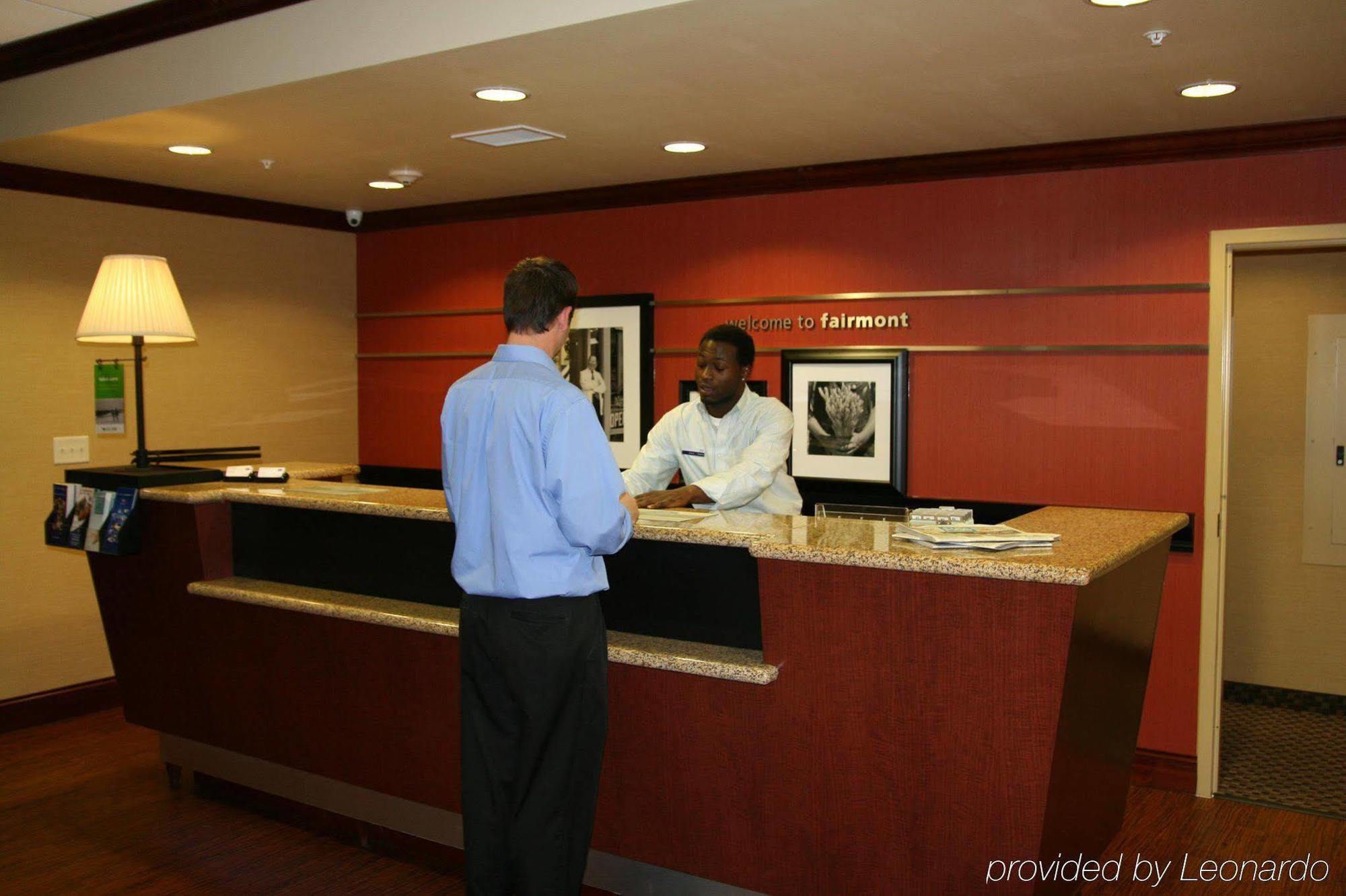 Hampton Inn Fairmont Interiér fotografie