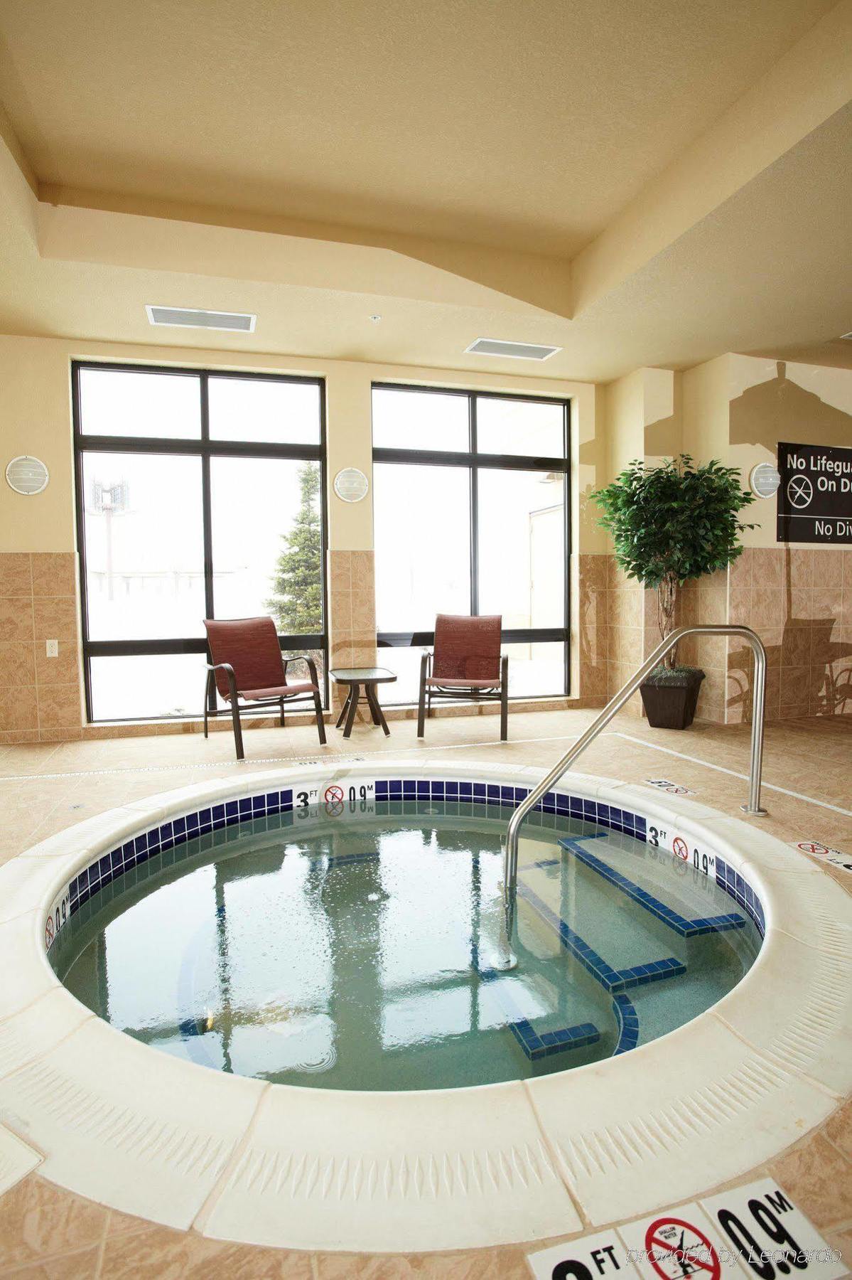 Hampton Inn Fairmont Exteriér fotografie